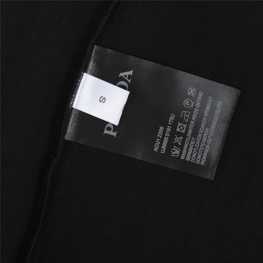 PRADA/普拉达 25ss 三角标刺绣及喷墨短袖T恤 黑色 白色