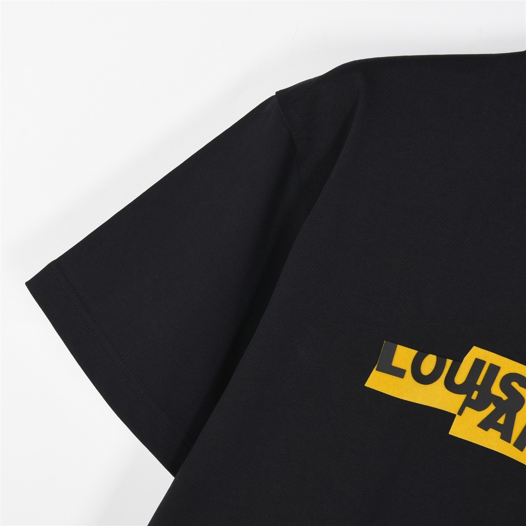 Louis Vuitton/路易威登 25ss 胶带logo立体压胶短袖T恤 白色 黑色-Chinese UA Cheap High Quatity Brand Clothes Bags handbags Sneakers wholesale wholesaler seller from China Factory suppliers Fashion Clothing Shoes best Quality Beautiful Price Louis Vuitton/路易威登 25ss 胶带logo立体压胶短袖T恤 白色 黑色