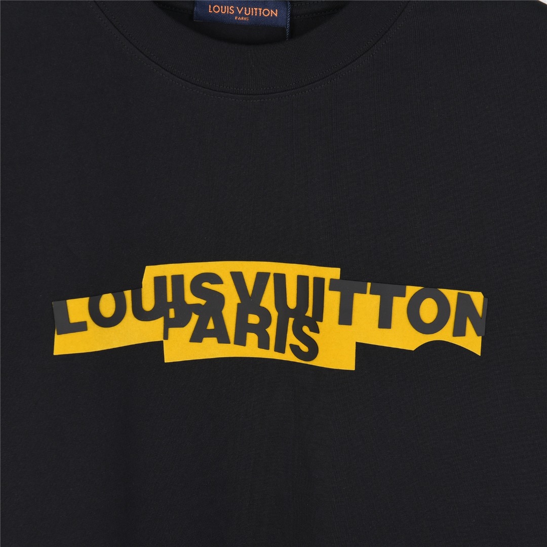 Louis Vuitton/路易威登 25ss 胶带logo立体压胶短袖T恤 白色 黑色-Chinese UA Cheap High Quatity Brand Clothes Bags handbags Sneakers wholesale wholesaler seller from China Factory suppliers Fashion Clothing Shoes best Quality Beautiful Price Louis Vuitton/路易威登 25ss 胶带logo立体压胶短袖T恤 白色 黑色