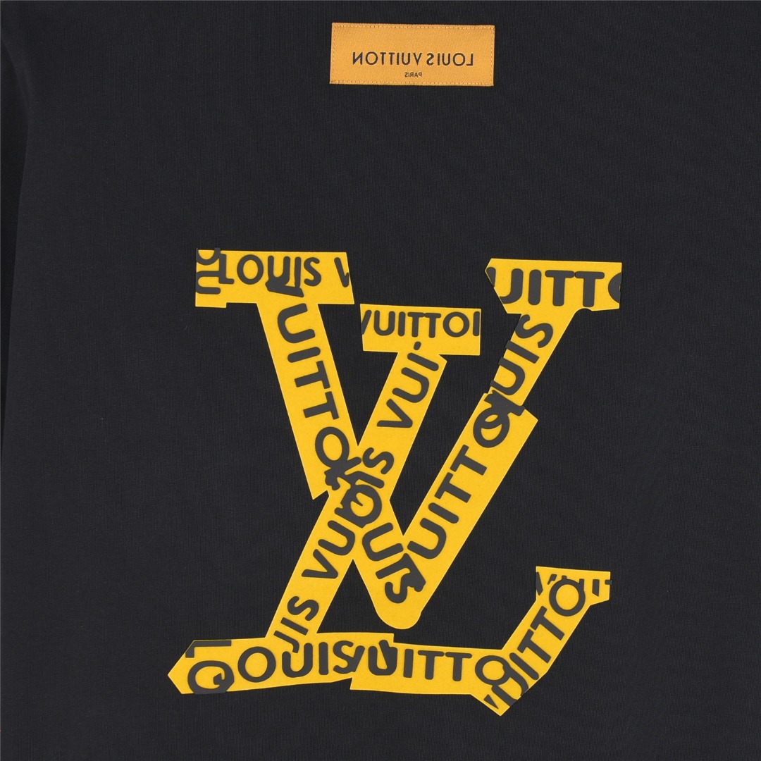 Louis Vuitton/路易威登 25ss 胶带logo立体压胶短袖T恤 白色 黑色-Chinese UA Cheap High Quatity Brand Clothes Bags handbags Sneakers wholesale wholesaler seller from China Factory suppliers Fashion Clothing Shoes best Quality Beautiful Price Louis Vuitton/路易威登 25ss 胶带logo立体压胶短袖T恤 白色 黑色
