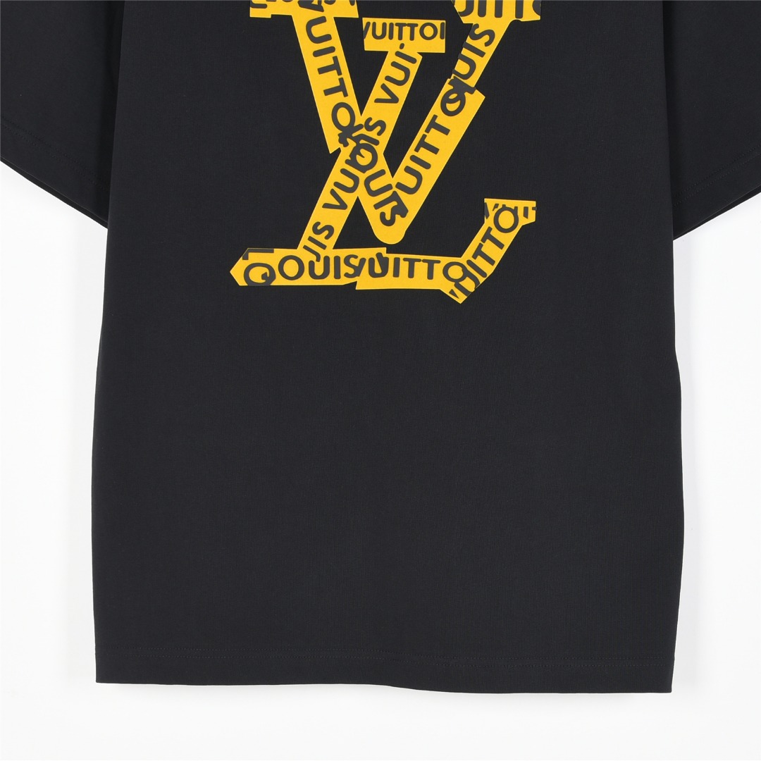Louis Vuitton/路易威登 25ss 胶带logo立体压胶短袖T恤 白色 黑色-Chinese UA Cheap High Quatity Brand Clothes Bags handbags Sneakers wholesale wholesaler seller from China Factory suppliers Fashion Clothing Shoes best Quality Beautiful Price Louis Vuitton/路易威登 25ss 胶带logo立体压胶短袖T恤 白色 黑色