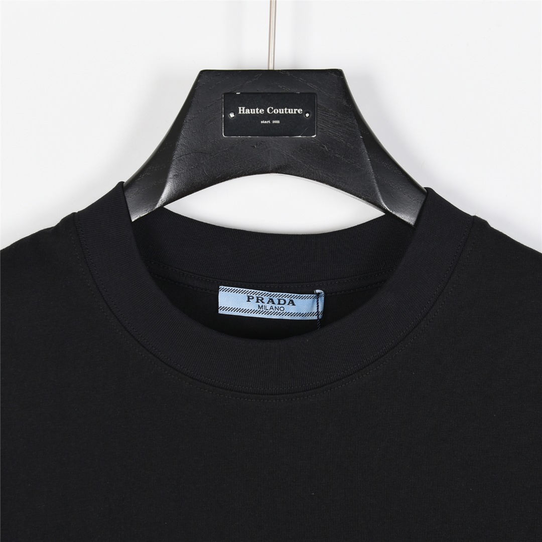 Prada/普拉达 25ss 胸前镶嵌金属三角标及logo压花短袖T恤 黑色 白色