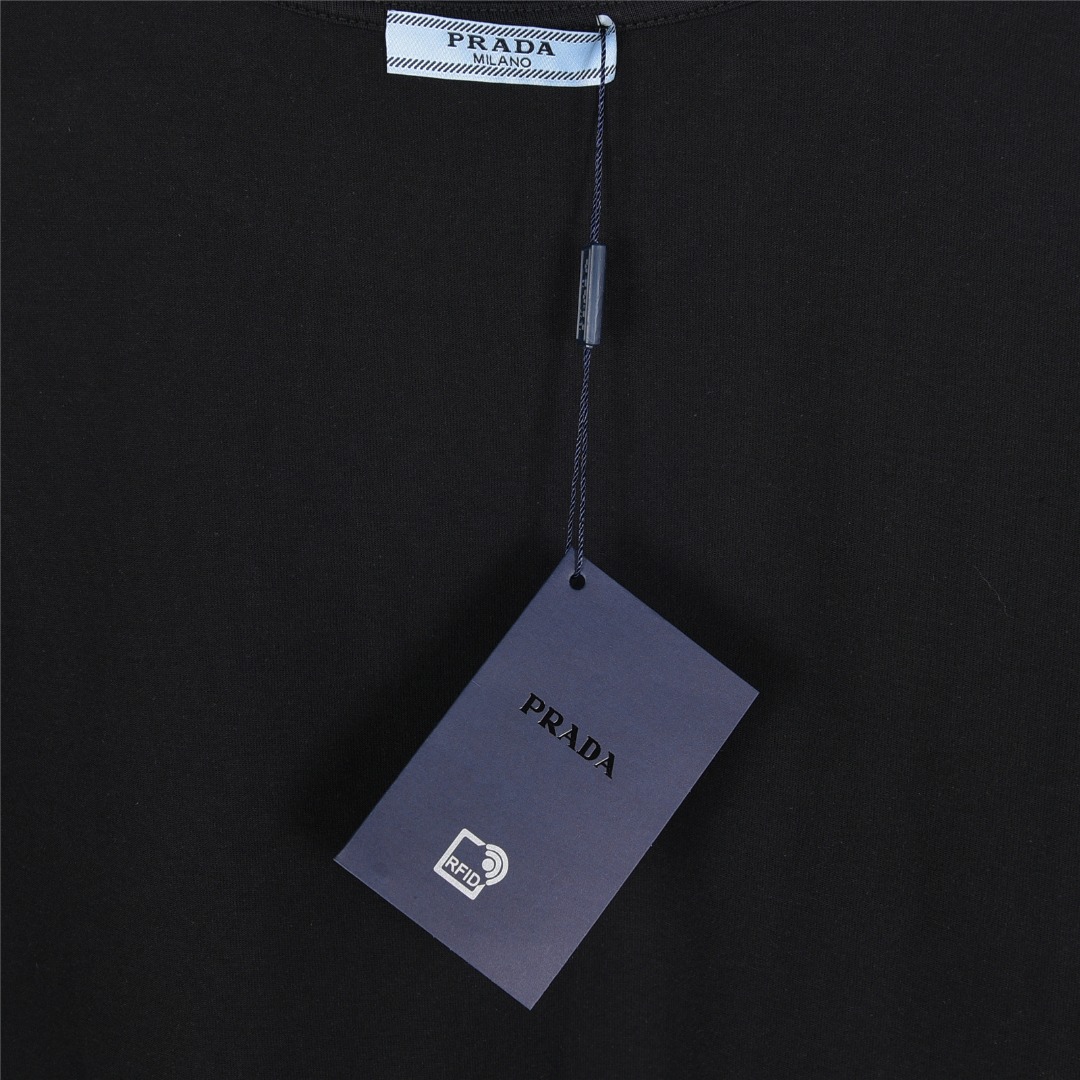 Prada/普拉达 25ss 胸前镶嵌金属三角标及logo压花短袖T恤 黑色 白色