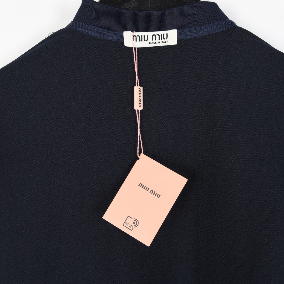 MiuMiu/缪缪 25ss 胸口logo撞色压胶短袖Polo衫
