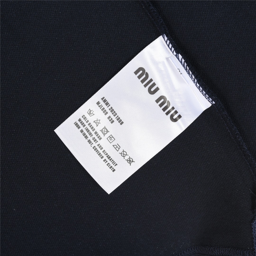 MiuMiu/缪缪 25ss 胸口logo撞色压胶短袖Polo衫