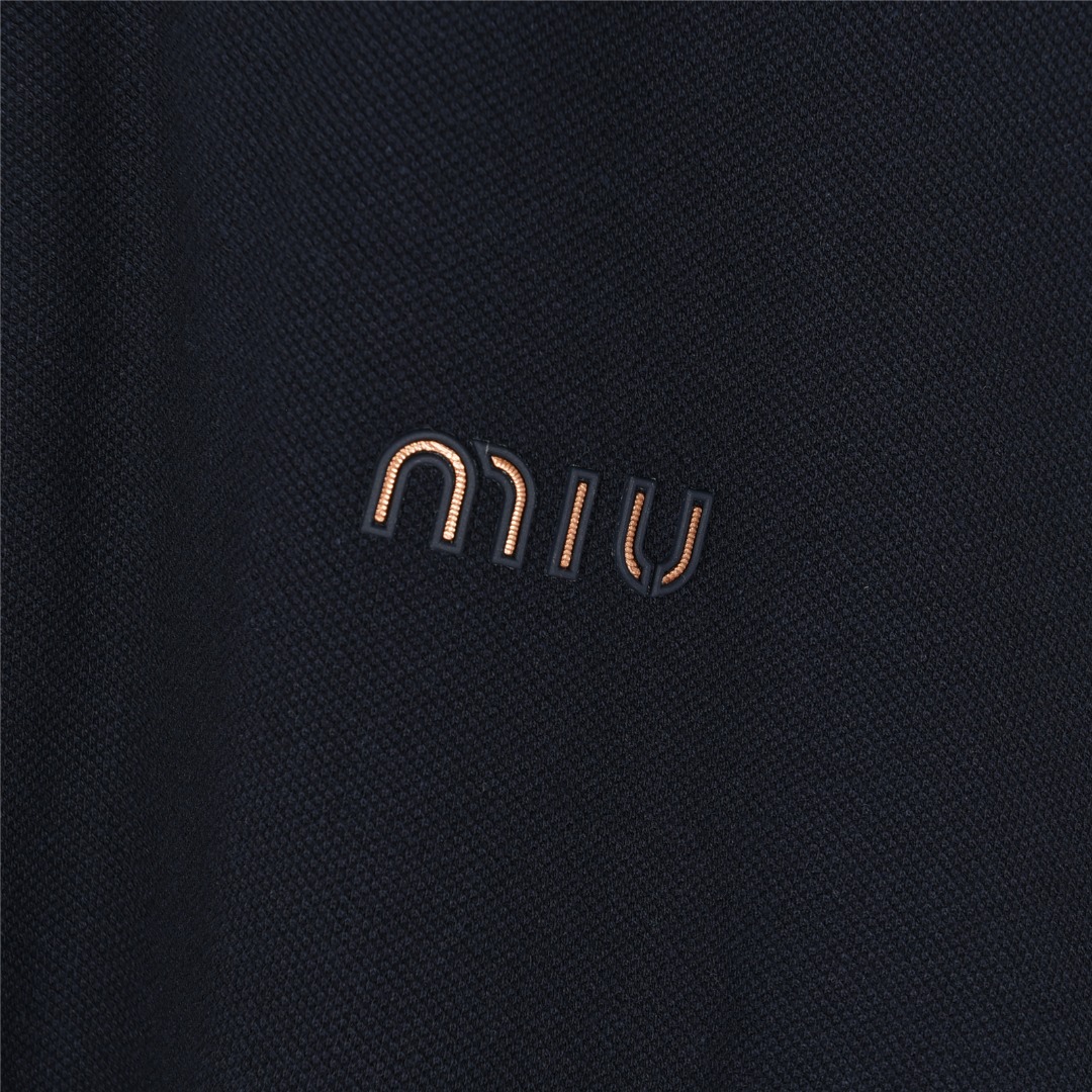 MiuMiu/缪缪 25ss 胸口logo撞色压胶短袖Polo衫