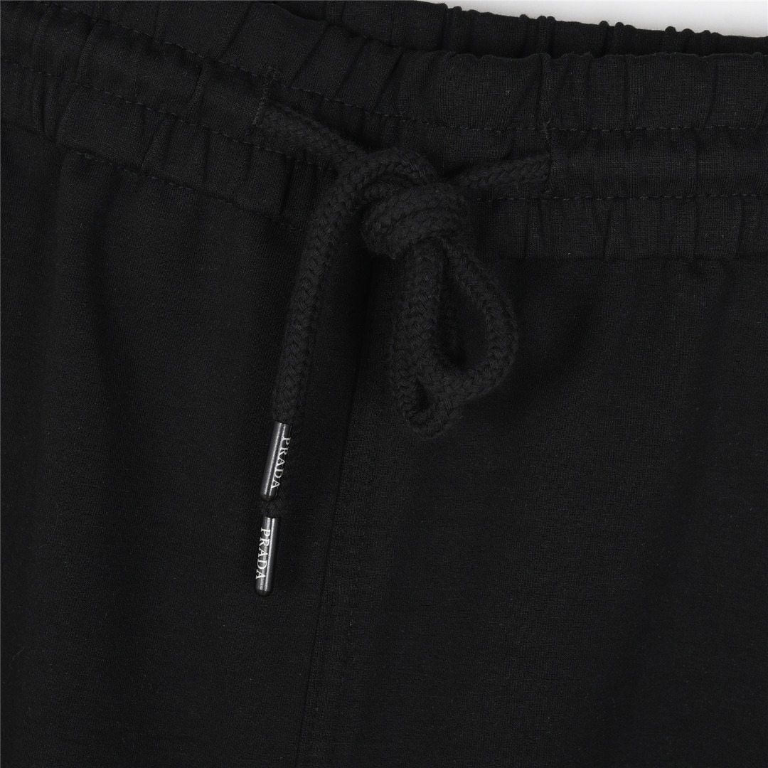 Prada/普拉达 25ss 金属三角标侧口袋工装短裤