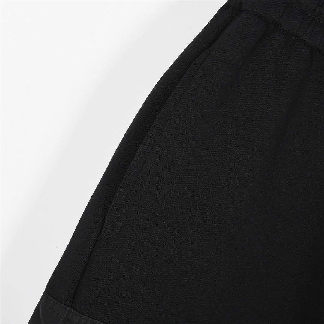 Prada/普拉达 25ss 金属三角标侧口袋工装短裤