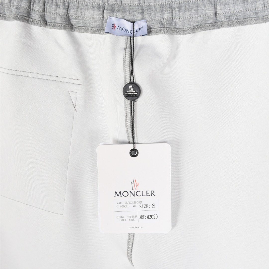 Moncler/蒙口 25ss 侧边字母logo及后口袋徽章刺绣短裤