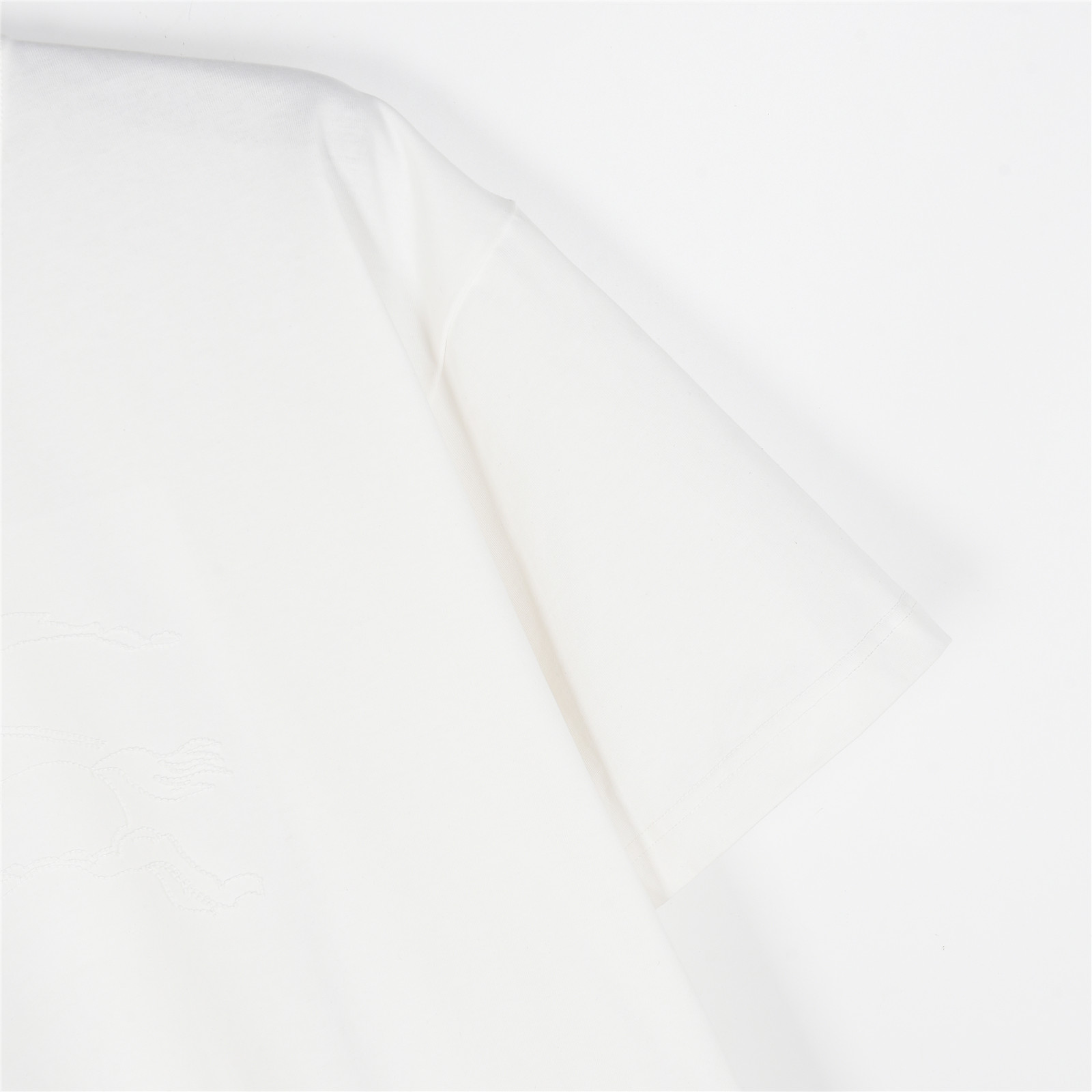 Burberry/巴宝莉 25ss 胸前暗纹战马立体刺绣短袖T恤-High Quatity Cheap Brand wholesale wholesaler seller Clothes Bags handbags Sneakers Top Fashion Clothing Shoes from China Factory Chinese suppliers best Quality Beautiful Price Burberry/巴宝莉 25ss 胸前暗纹战马立体刺绣短袖T恤
