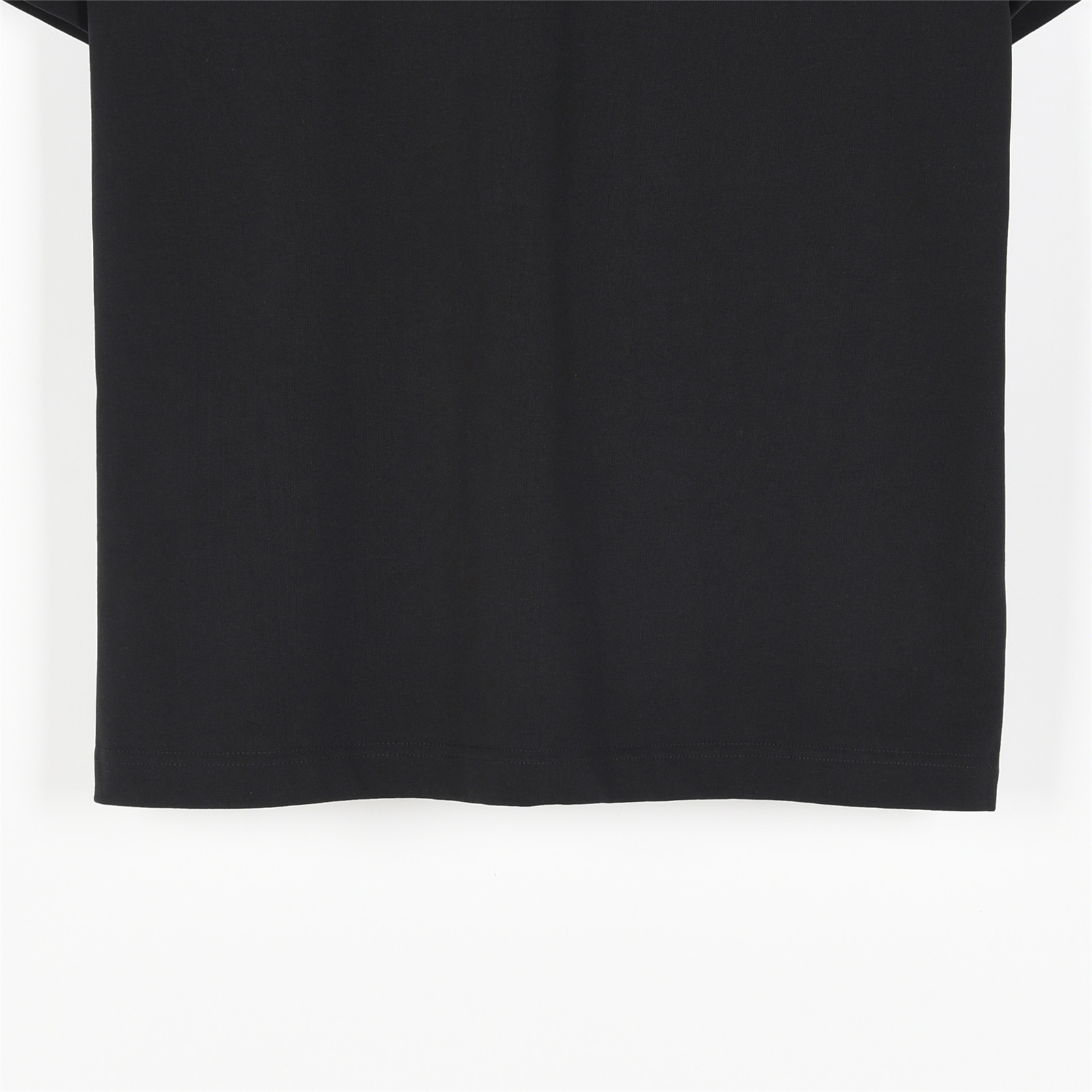 Burberry/巴宝莉 25ss 胸前暗纹战马立体刺绣短袖T恤 黑色 白色