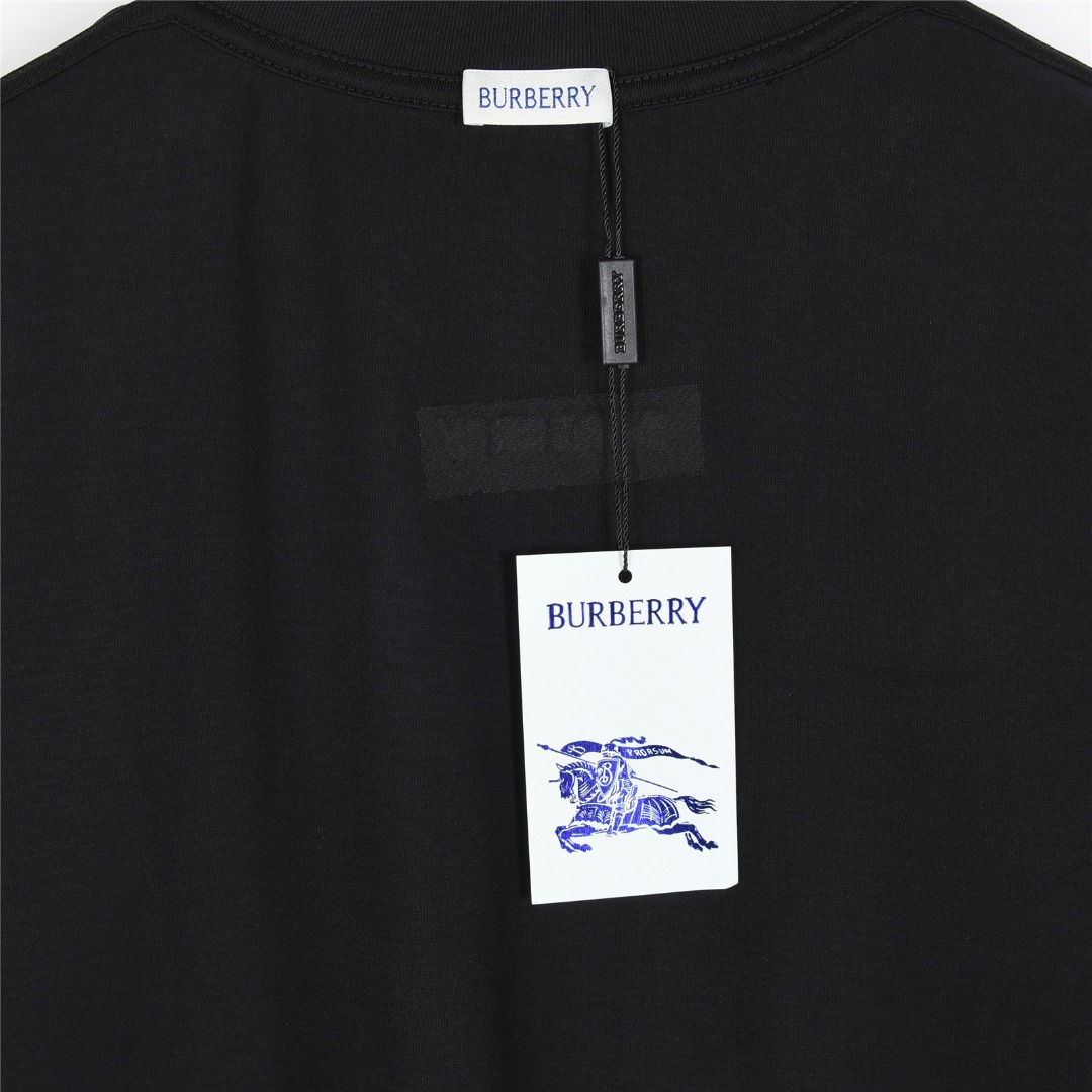 Burberry/巴宝莉 25ss 胸前暗纹战马立体刺绣短袖T恤 黑色 白色