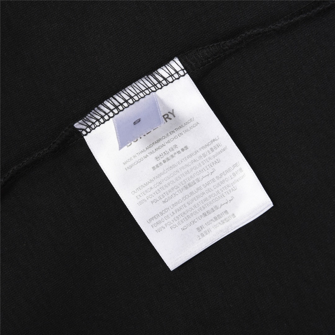 Burberry/巴宝莉 25ss 胸前暗纹战马立体刺绣短袖T恤 黑色 白色