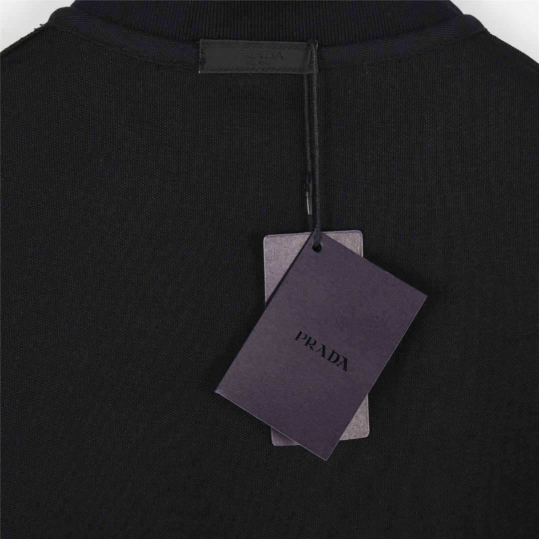 Prada /普拉达 25ss 金属三角标及袖口烫银字母短袖Polo衫