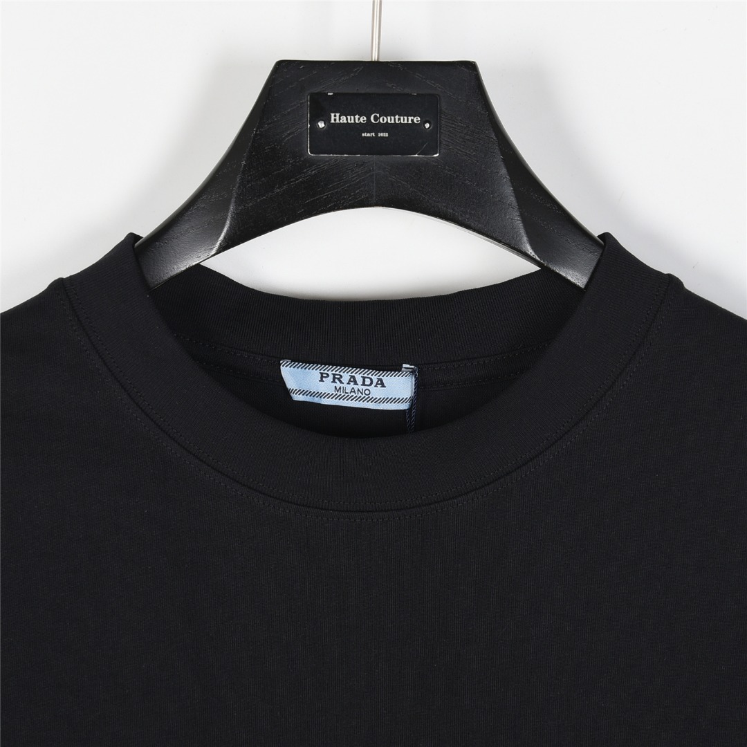 Prada/普拉达 25ss 3D重影字母刺绣短袖T恤 经典胸前3D重影字母logo泼墨立体刺绣 白色 黑色