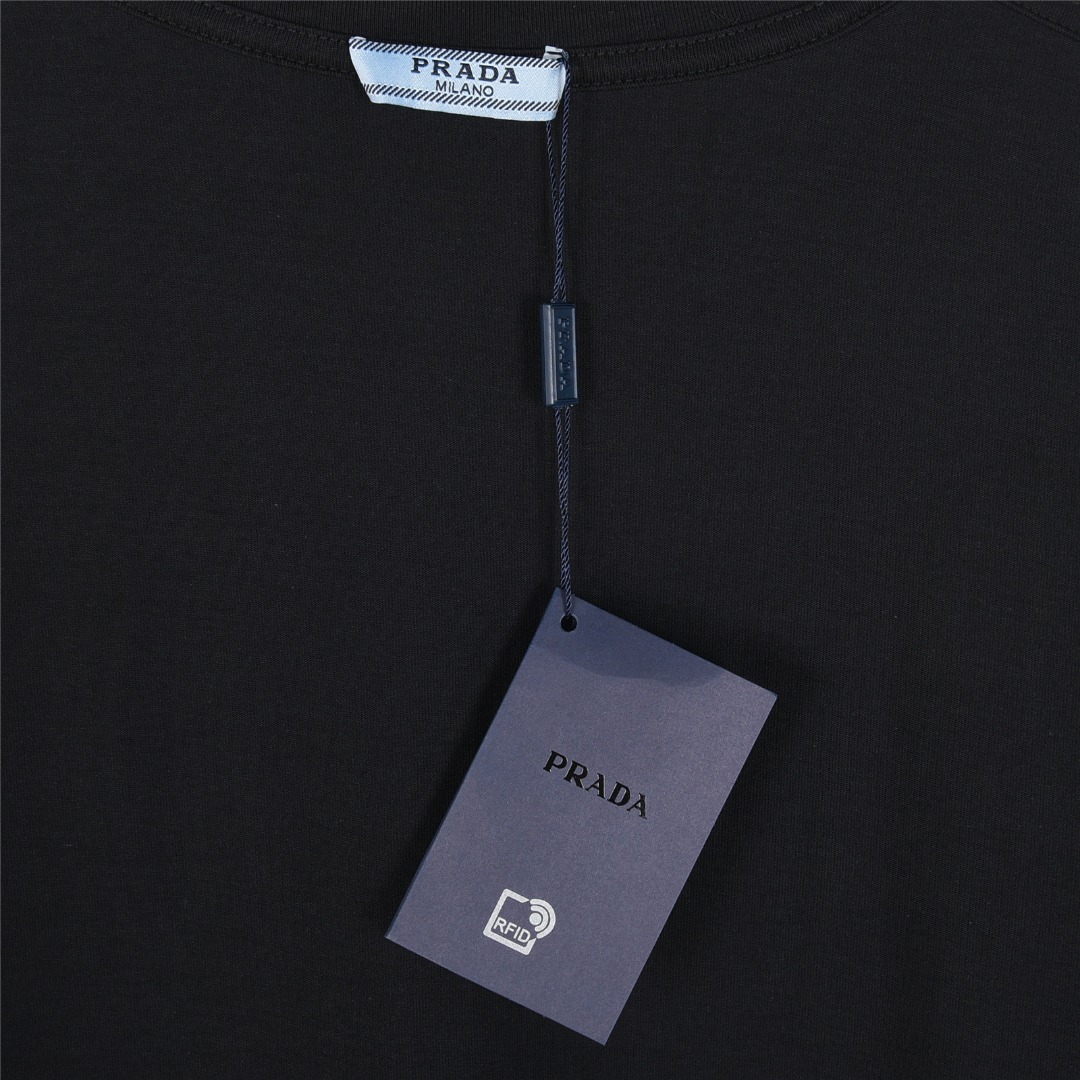 Prada/普拉达 25ss 3D重影字母刺绣短袖T恤 经典胸前3D重影字母logo泼墨立体刺绣 白色 黑色