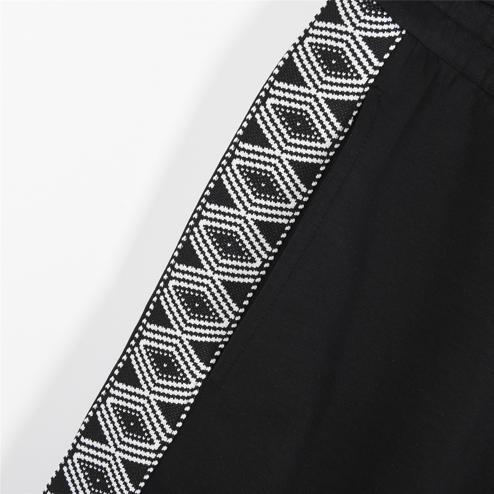 Loewe/罗意威 25ss 民族风侧边拼色织带提花短裤