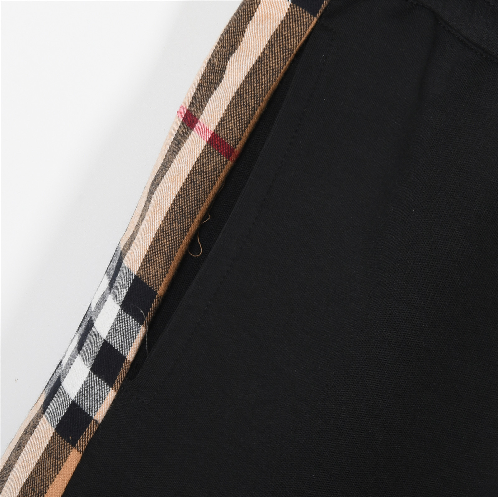 Burberry/巴宝莉 经典格纹贴布拼接logo口袋短裤 黑色