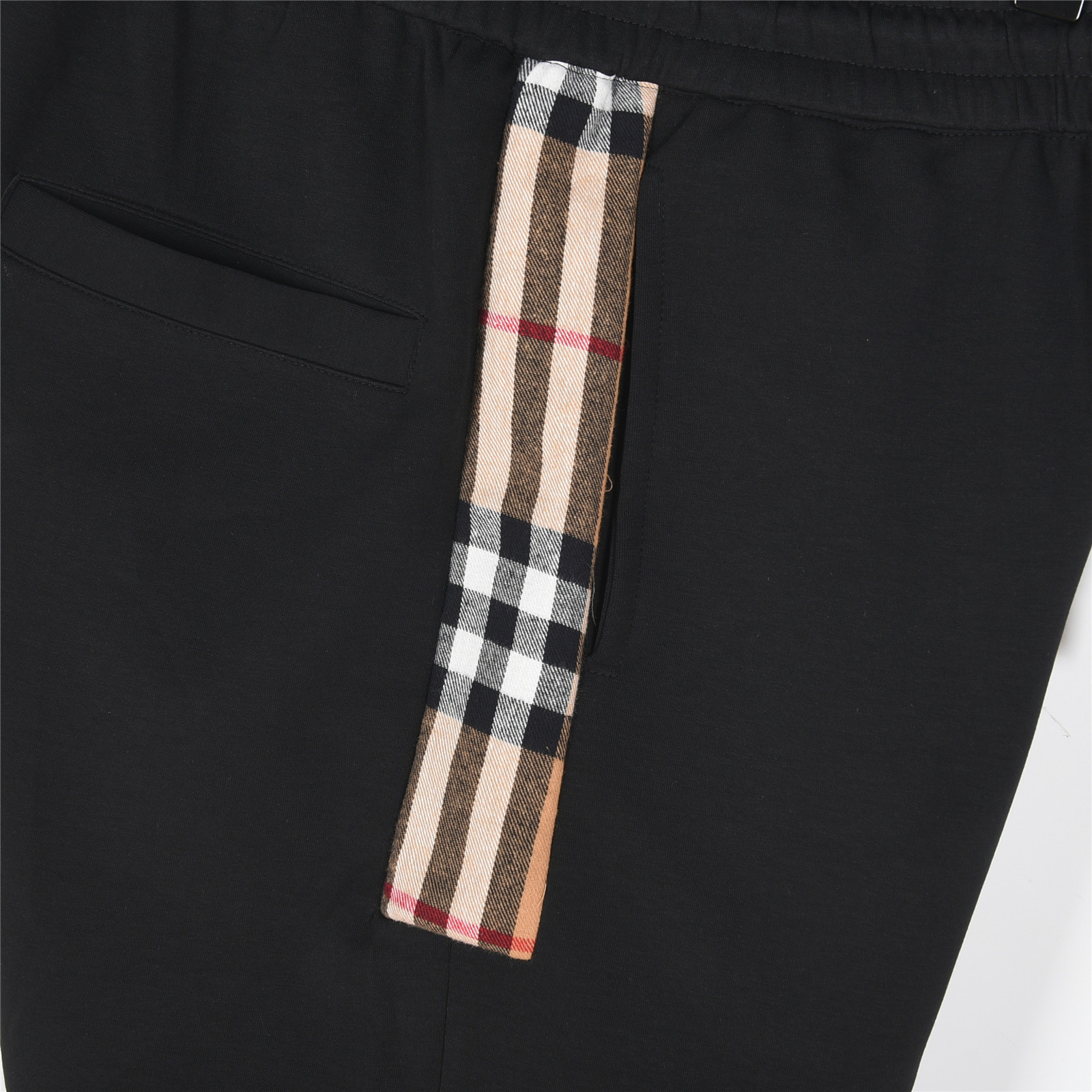 Burberry/巴宝莉 经典格纹贴布拼接logo口袋短裤 黑色