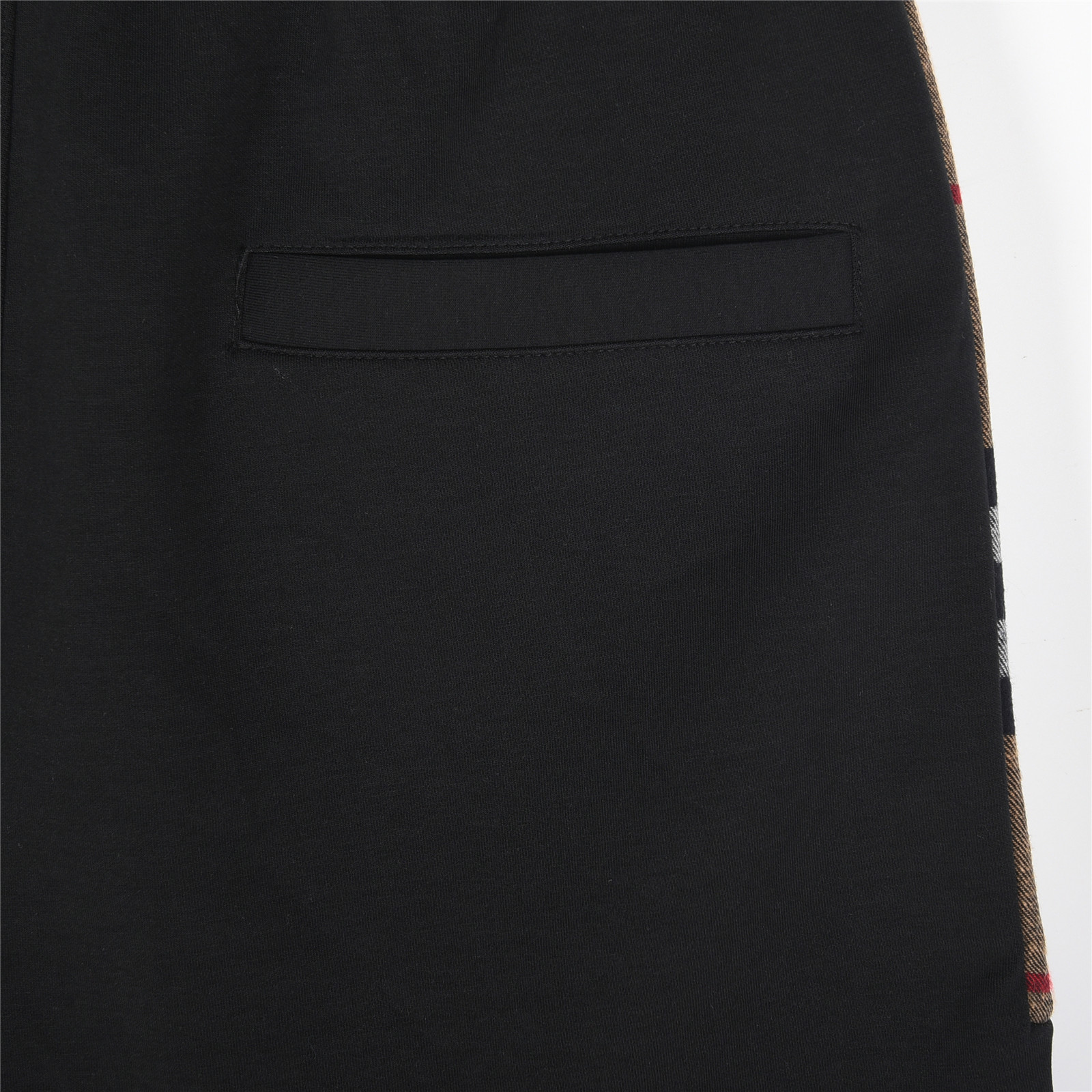 Burberry/巴宝莉 经典格纹贴布拼接logo口袋短裤 黑色