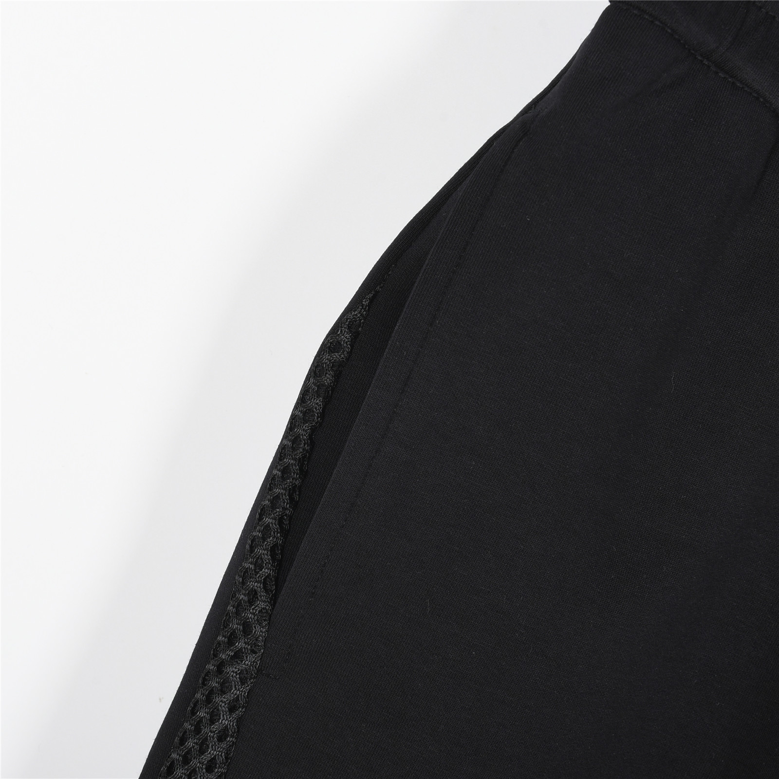 Fendi/芬迪 25ss 金标双Flogo刺绣侧开网眼短裤 杏色 黑色-莆田鞋,莆田鞋货源,高仿鞋,高仿鞋货源,安福档口,莆田高仿鞋,莆田鞋批发,高仿鞋批发,莆田高仿运动鞋,高仿运动鞋,莆田运动鞋 Fendi/芬迪 25ss 金标双Flogo刺绣侧开网眼短裤 杏色 黑色