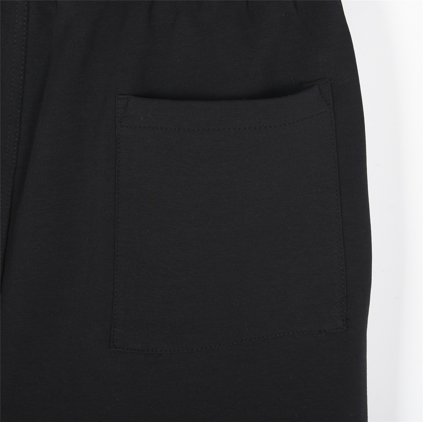 MONCLER/蒙口 25ss 徽标刺绣红蓝白条织带拼接短裤 黑色 杏色-莆田鞋,莆田鞋货源,高仿鞋,高仿鞋货源,安福档口,莆田高仿鞋,莆田鞋批发,高仿鞋批发,莆田高仿运动鞋,高仿运动鞋,莆田运动鞋 MONCLER/蒙口 25ss 徽标刺绣红蓝白条织带拼接短裤 黑色 杏色