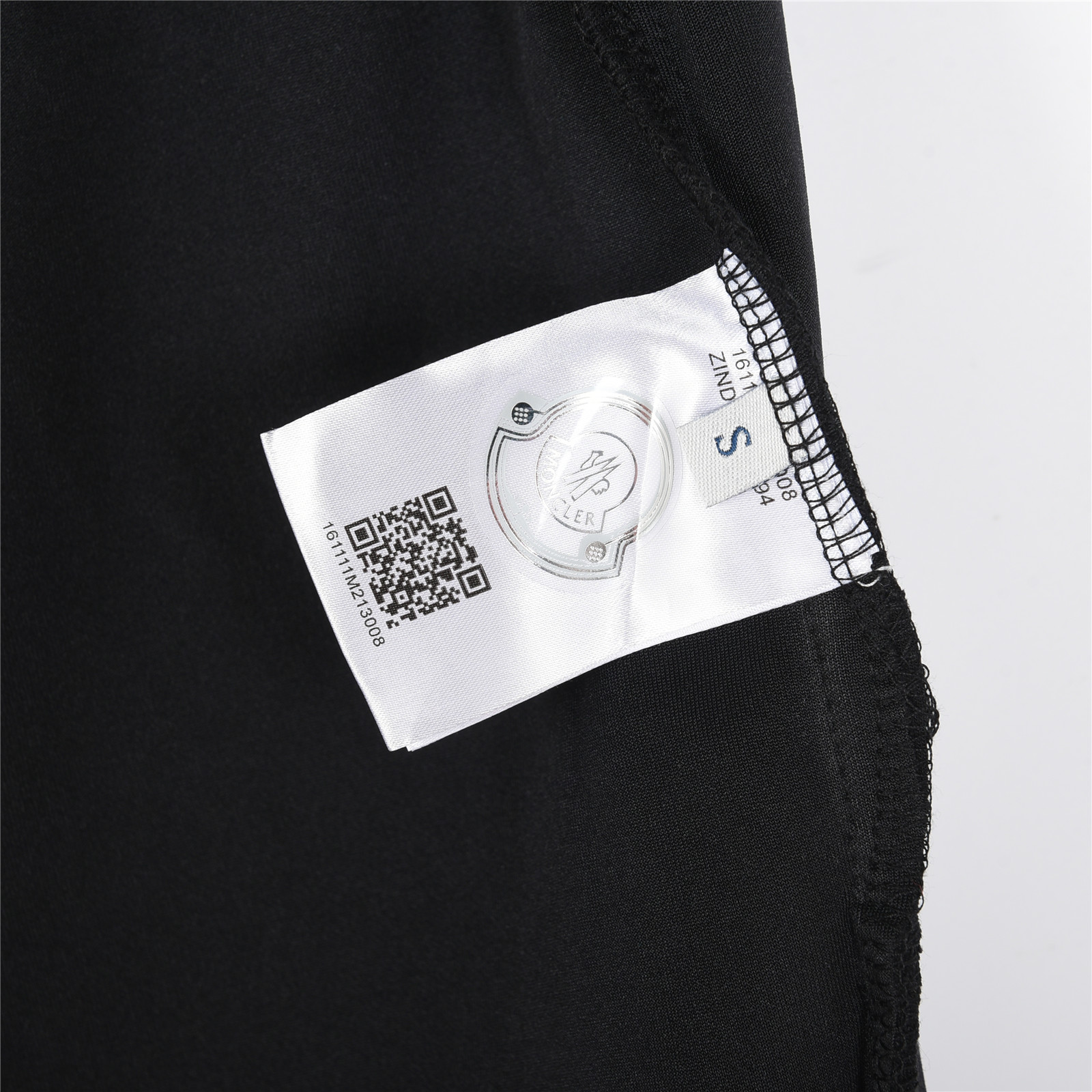 MONCLER/蒙口 25ss 徽标刺绣红蓝白条织带拼接短裤 黑色 杏色-莆田鞋,莆田鞋货源,高仿鞋,高仿鞋货源,安福档口,莆田高仿鞋,莆田鞋批发,高仿鞋批发,莆田高仿运动鞋,高仿运动鞋,莆田运动鞋 MONCLER/蒙口 25ss 徽标刺绣红蓝白条织带拼接短裤 黑色 杏色