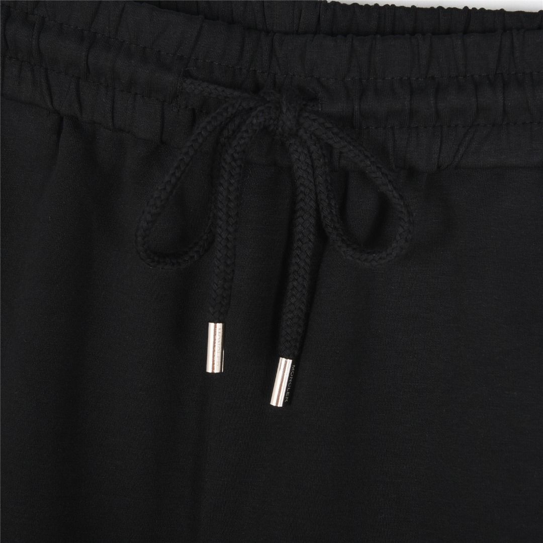 MONCLER/蒙口 25ss 侧边织带红蓝白字母刺绣短裤 黑色 杏色