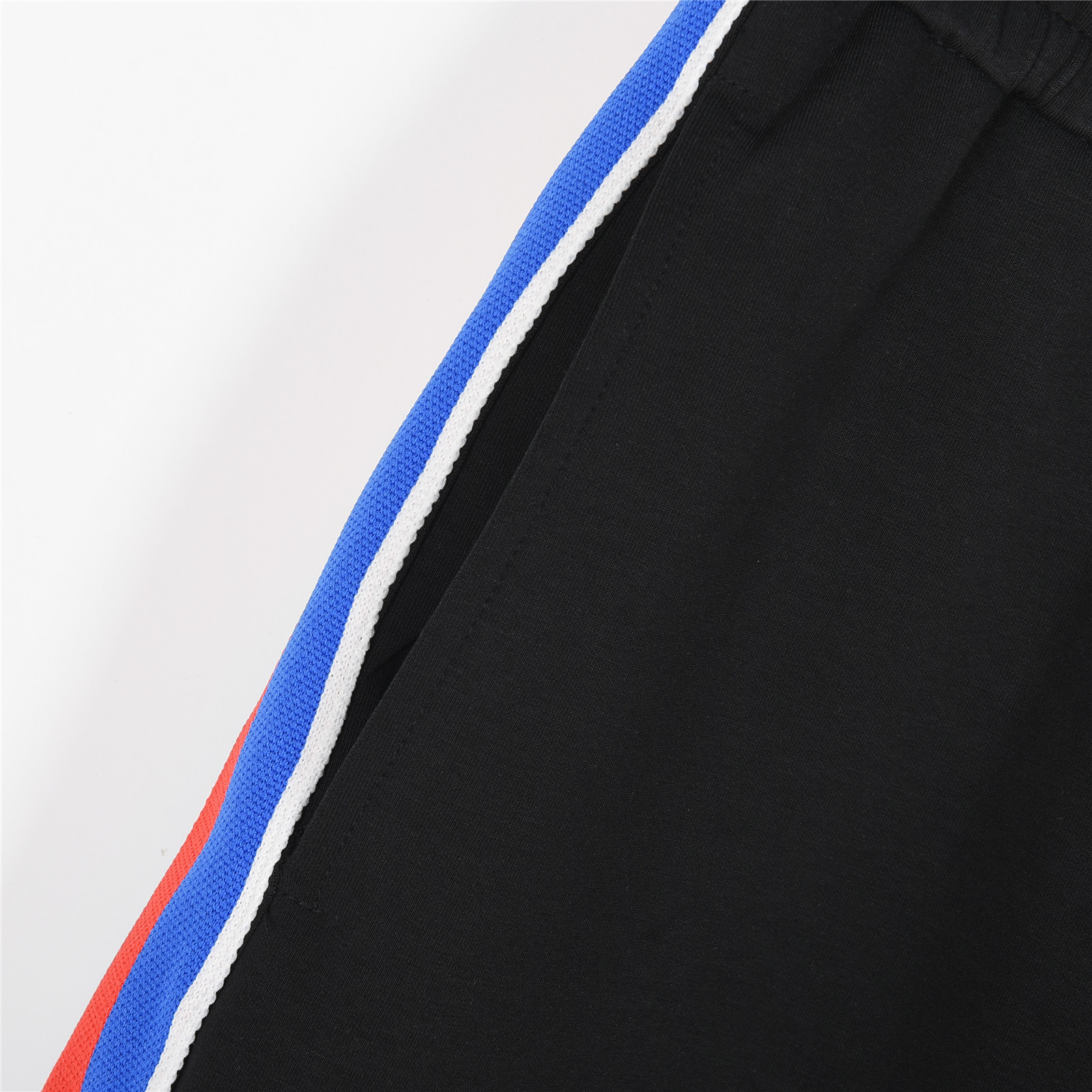 MONCLER/蒙口 25ss 侧边织带红蓝白字母刺绣短裤 黑色 杏色