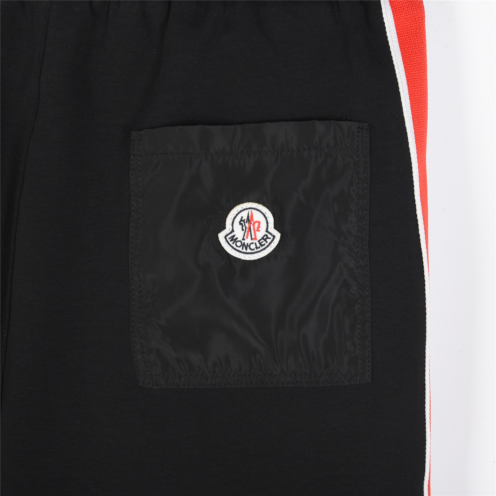 MONCLER/蒙口 25ss 侧边织带红蓝白字母刺绣短裤 黑色 杏色