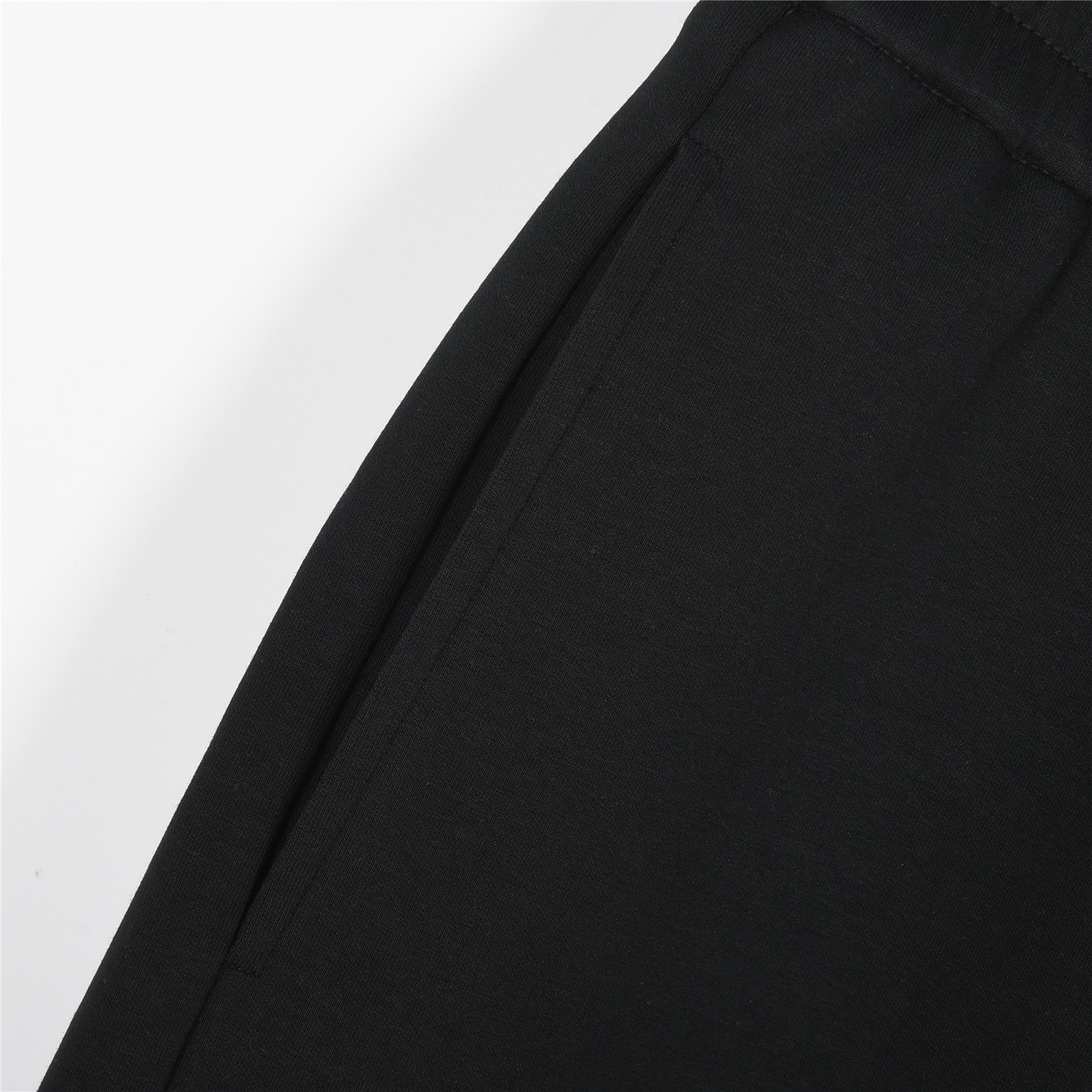 Prada/普拉达 25ss 金属三角标红胶条logo短裤 白色 黑色