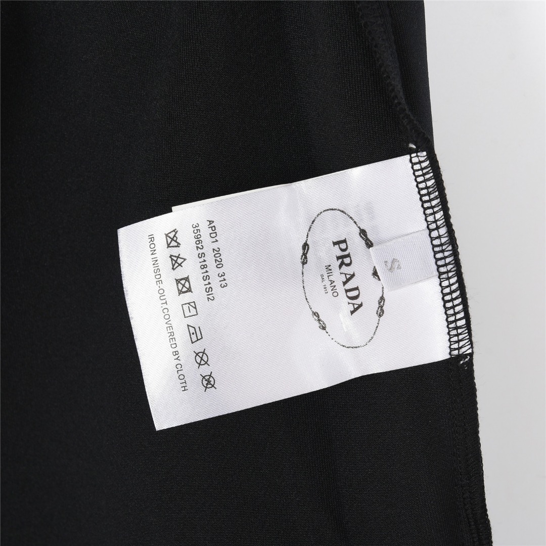 Prada/普拉达 25ss 金属三角标红胶条logo短裤 白色 黑色
