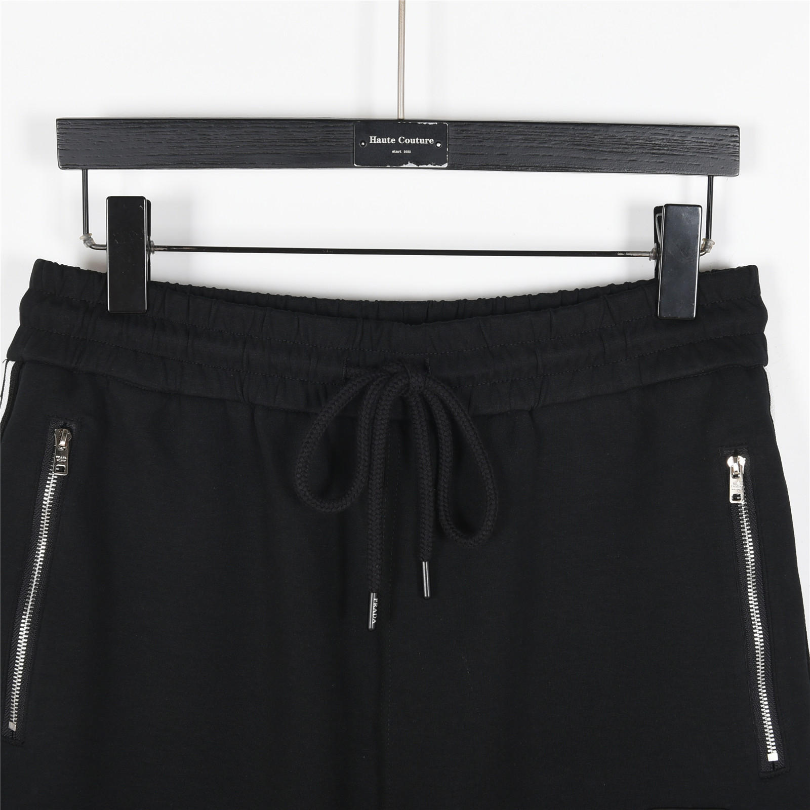 Prada/普拉达 25ss logo织带拼接金属三角标短裤 绿色 黑色-莆田鞋,莆田鞋货源,高仿鞋,高仿鞋货源,安福档口,莆田高仿鞋,莆田鞋批发,高仿鞋批发,莆田高仿运动鞋,高仿运动鞋,莆田运动鞋 Prada/普拉达 25ss logo织带拼接金属三角标短裤 绿色 黑色