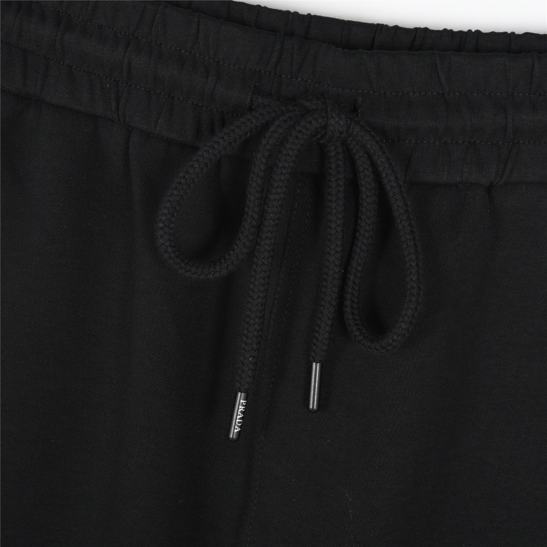 Prada/普拉达 25ss logo织带拼接金属三角标短裤 绿色 黑色-莆田鞋,莆田鞋货源,高仿鞋,高仿鞋货源,安福档口,莆田高仿鞋,莆田鞋批发,高仿鞋批发,莆田高仿运动鞋,高仿运动鞋,莆田运动鞋 Prada/普拉达 25ss logo织带拼接金属三角标短裤 绿色 黑色