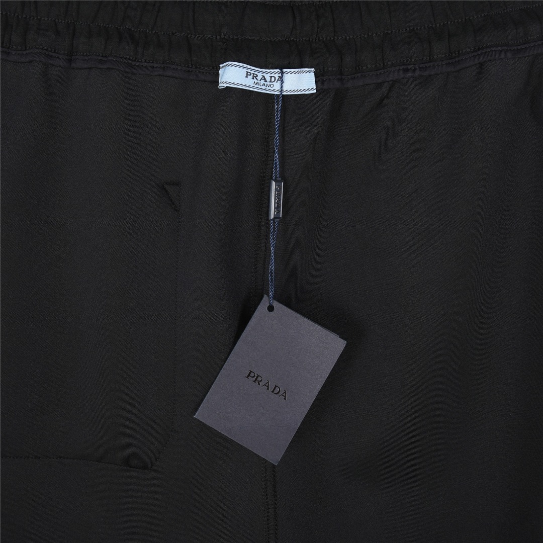 Prada/普拉达 25ss logo织带拼接金属三角标短裤 绿色 黑色-莆田鞋,莆田鞋货源,高仿鞋,高仿鞋货源,安福档口,莆田高仿鞋,莆田鞋批发,高仿鞋批发,莆田高仿运动鞋,高仿运动鞋,莆田运动鞋 Prada/普拉达 25ss logo织带拼接金属三角标短裤 绿色 黑色