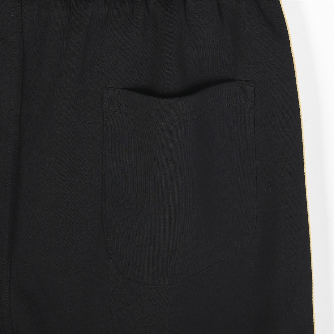 Burberry/巴宝莉 25ss 格纹织带战马刺绣短裤 杏色 黑色