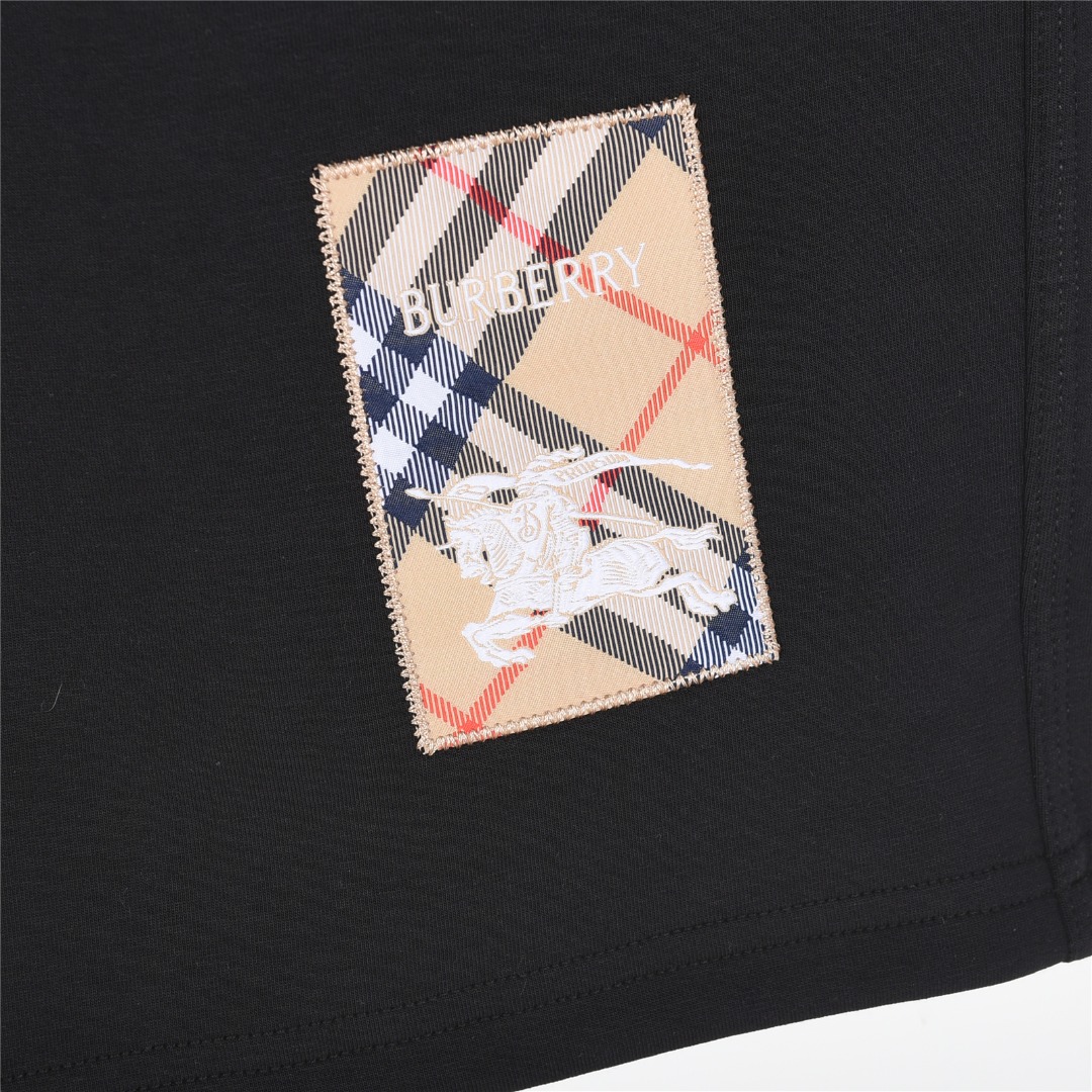 Burberry/巴宝莉 25ss 格纹字母战马标签贴布短裤 2025最新款休闲经典时尚短裤 杏色 黑色-莆田鞋,莆田鞋货源,高仿鞋,高仿鞋货源,安福档口,莆田高仿鞋,莆田鞋批发,高仿鞋批发,莆田高仿运动鞋,高仿运动鞋,莆田运动鞋 Burberry/巴宝莉 25ss 格纹字母战马标签贴布短裤 2025最新款休闲经典时尚短裤 杏色 黑色