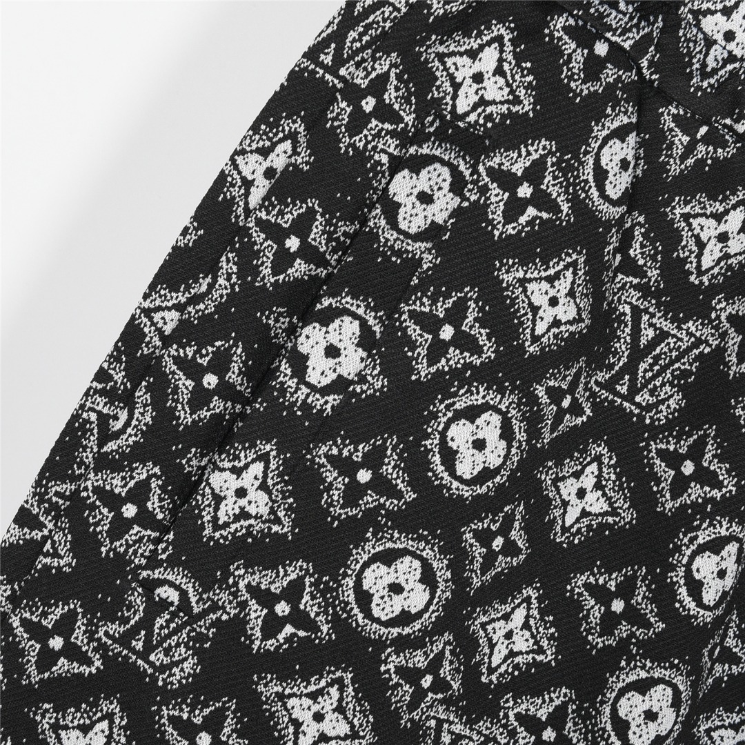 LouisVuitton/路易威登25ss 满印通体老花全棉梭织短裤卡其 黑色