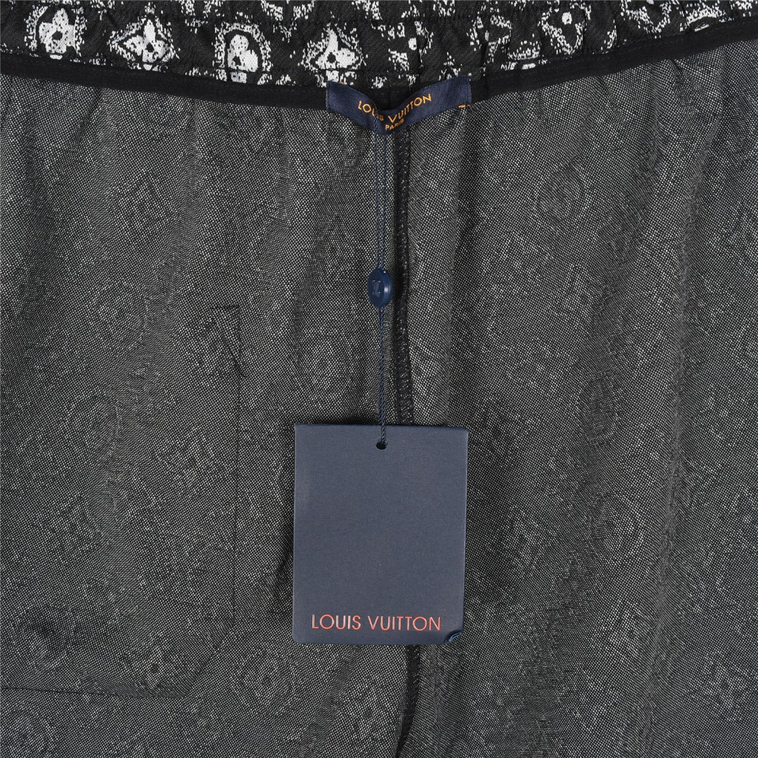 LouisVuitton/路易威登25ss 满印通体老花全棉梭织短裤卡其 黑色