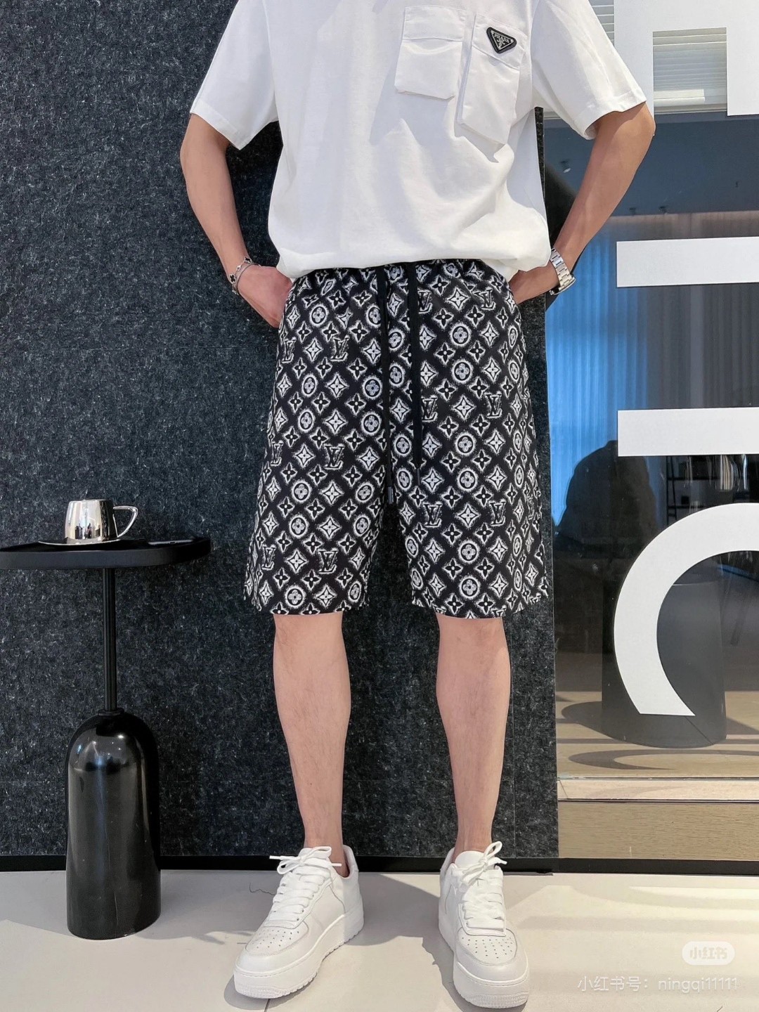 LouisVuitton/路易威登25ss 满印通体老花全棉梭织短裤 上身效果#