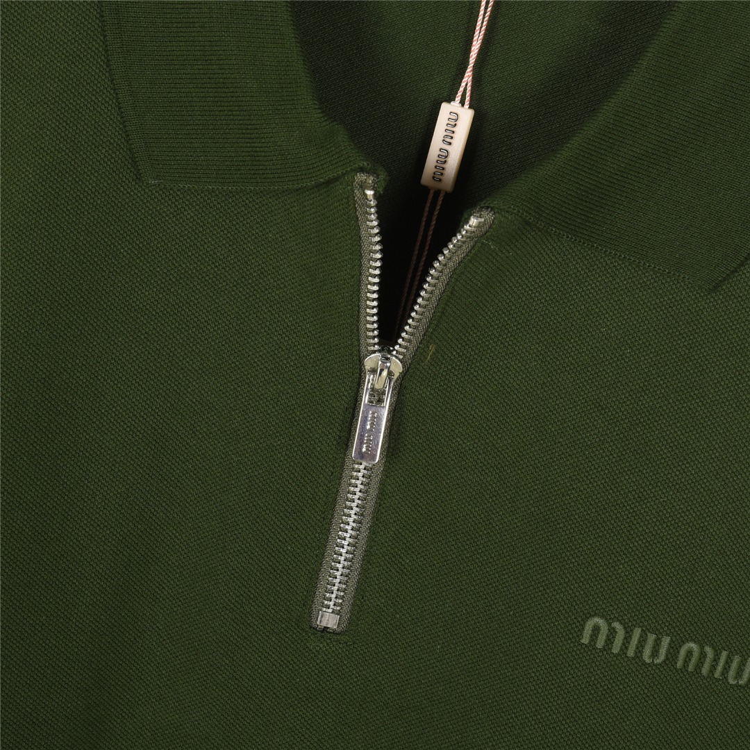 MiuMiu/缪缪 25ss 半拉链logo字母刺绣短袖Polo衫 杏色 黑色 军绿