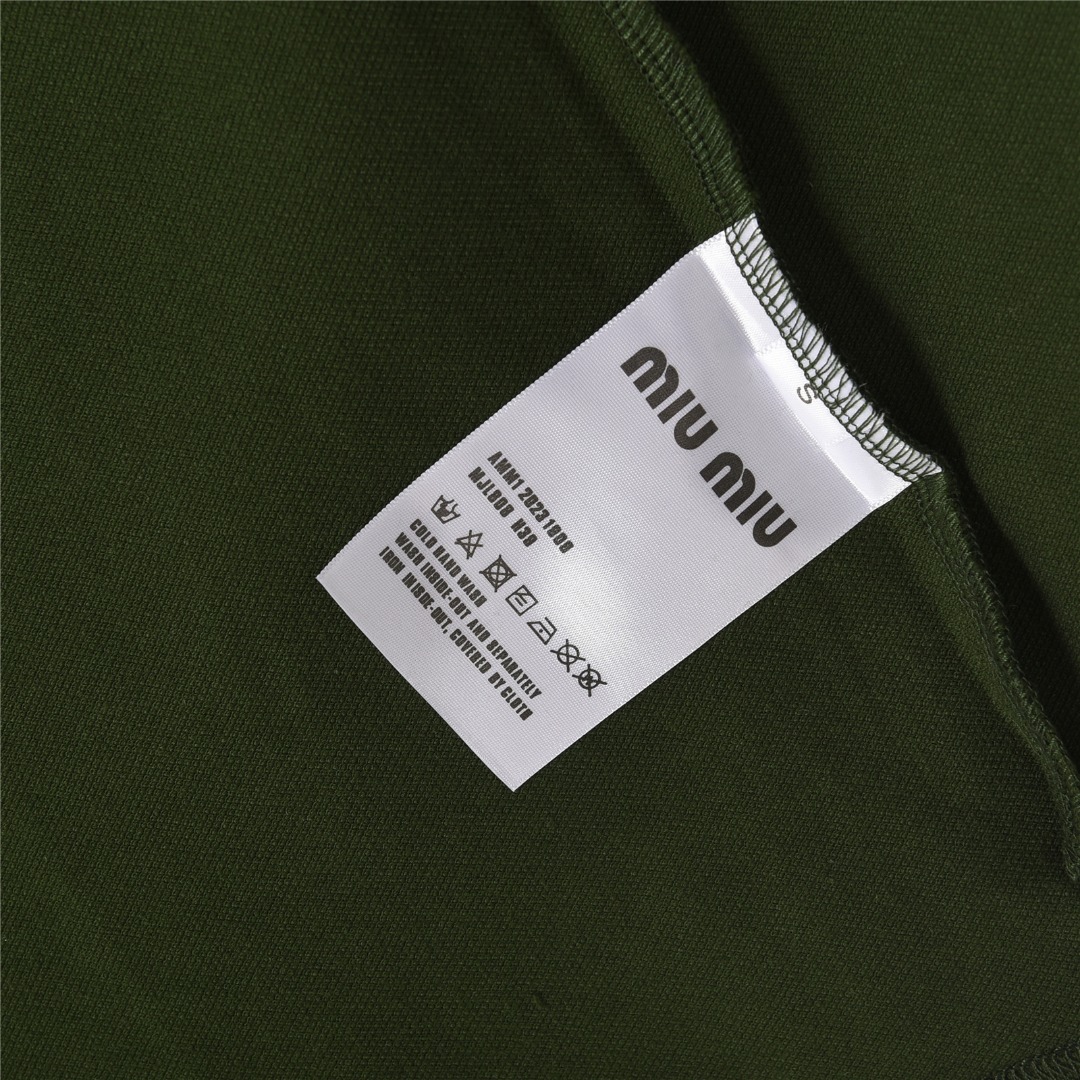 MiuMiu/缪缪 25ss 半拉链logo字母刺绣短袖Polo衫 杏色 黑色 军绿