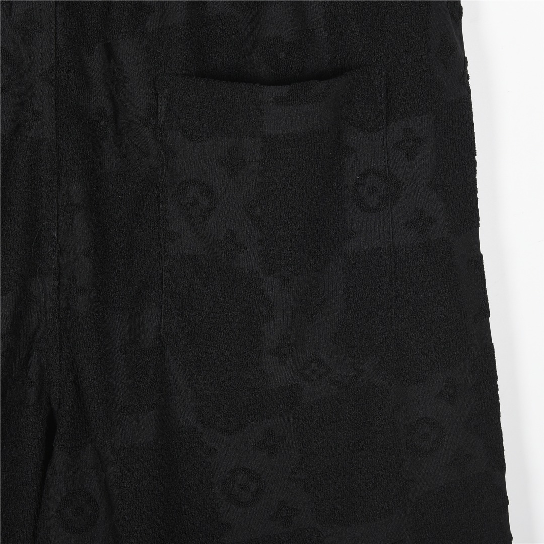 Louis Vuitton/路易威登 25ss 暗纹大棋盘格Logo毛巾提花短裤黑色 白色-Chinese UA Cheap High Quatity Brand Clothes Bags handbags Sneakers wholesale wholesaler seller from China Factory suppliers Fashion Clothing Shoes best Quality Beautiful Price Louis Vuitton/路易威登 25ss 暗纹大棋盘格Logo毛巾提花短裤黑色 白色