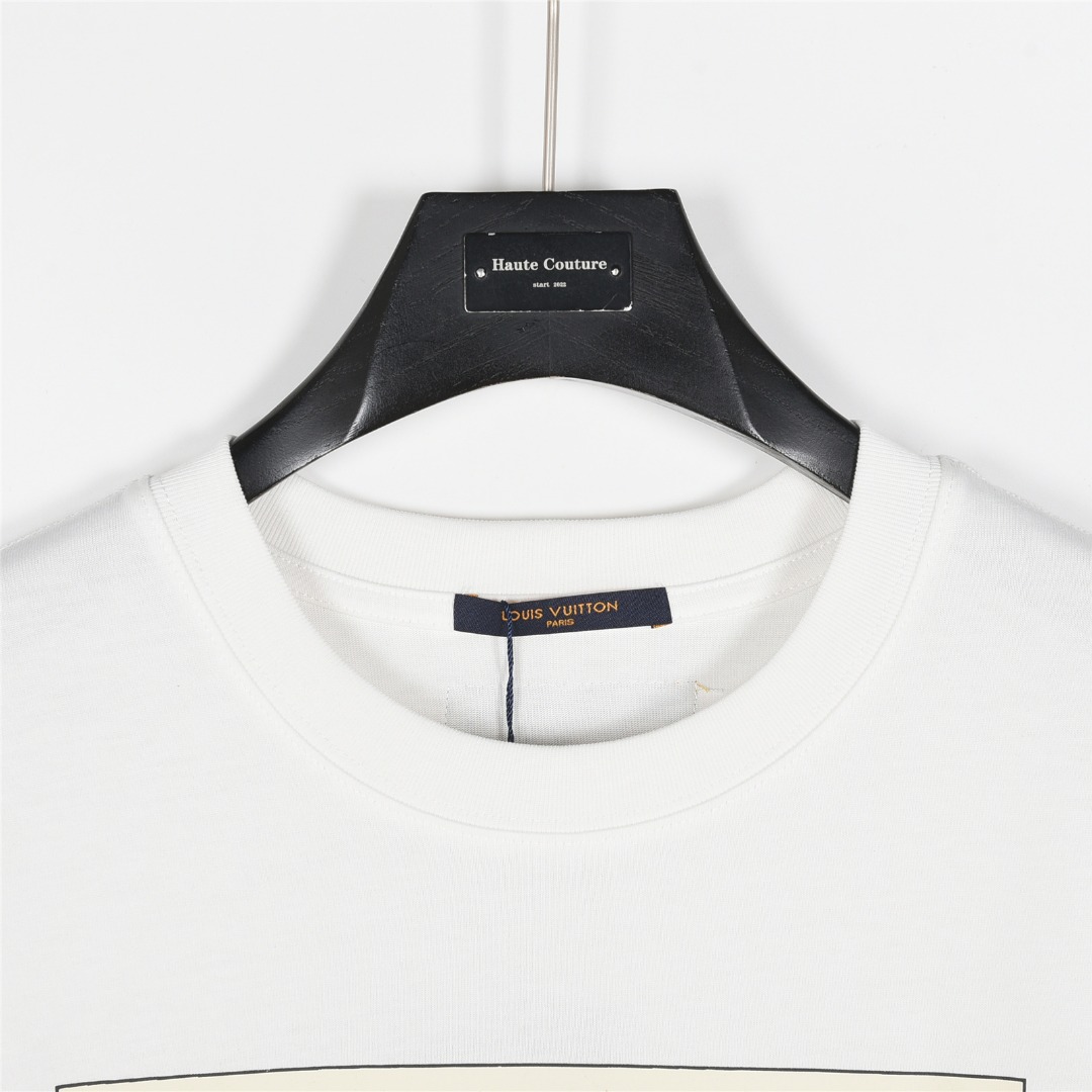 Louis Vuitton/路易威登 方块1854字母立体印绣短袖T恤白色-Chinese UA Cheap High Quatity Brand Clothes Bags handbags Sneakers wholesale wholesaler seller from China Factory suppliers Fashion Clothing Shoes best Quality Beautiful Price Louis Vuitton/路易威登 方块1854字母立体印绣短袖T恤白色