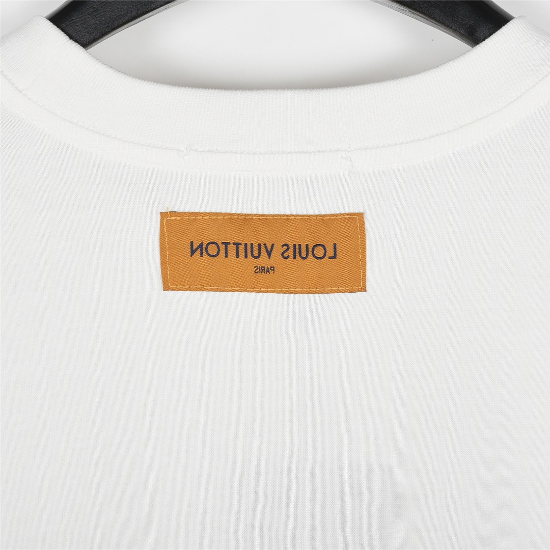 Louis Vuitton/路易威登 方块1854字母立体印绣短袖T恤白色-Chinese UA Cheap High Quatity Brand Clothes Bags handbags Sneakers wholesale wholesaler seller from China Factory suppliers Fashion Clothing Shoes best Quality Beautiful Price Louis Vuitton/路易威登 方块1854字母立体印绣短袖T恤白色