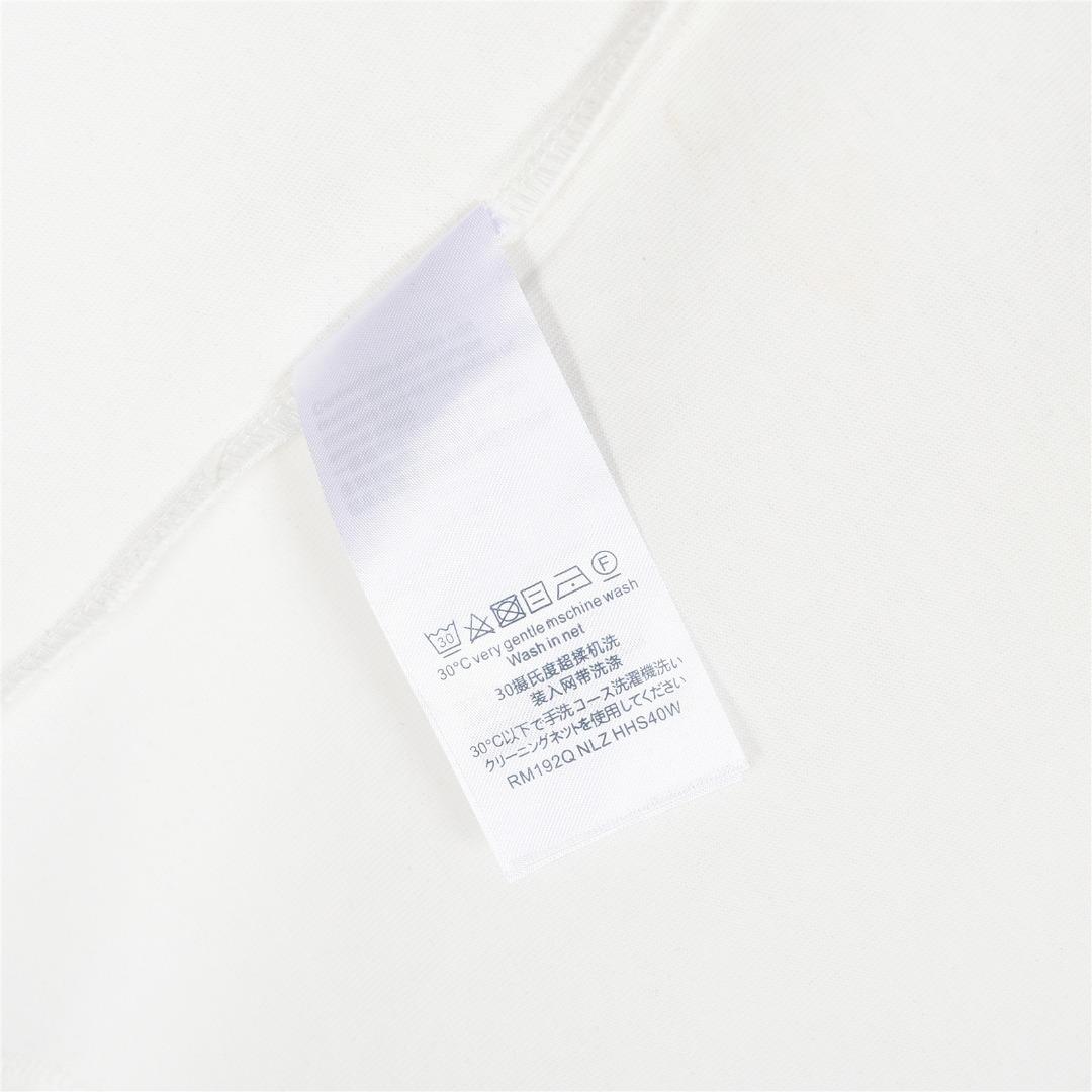 Louis Vuitton/路易威登 方块1854字母立体印绣短袖T恤白色-Chinese UA Cheap High Quatity Brand Clothes Bags handbags Sneakers wholesale wholesaler seller from China Factory suppliers Fashion Clothing Shoes best Quality Beautiful Price Louis Vuitton/路易威登 方块1854字母立体印绣短袖T恤白色