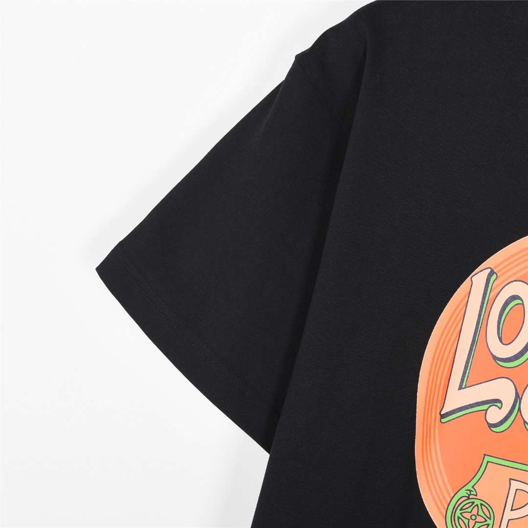 Louis Vuitton/路易威登 25ss 链条飞行字母标识印章短袖T恤黑色 白色-Chinese UA Cheap High Quatity Brand Clothes Bags handbags Sneakers wholesale wholesaler seller from China Factory suppliers Fashion Clothing Shoes best Quality Beautiful Price Louis Vuitton/路易威登 25ss 链条飞行字母标识印章短袖T恤黑色 白色