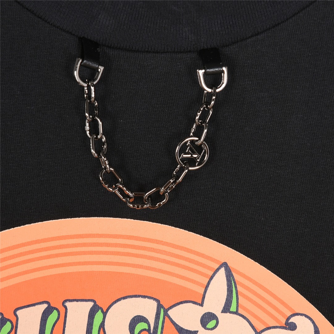 Louis Vuitton/路易威登 25ss 链条飞行字母标识印章短袖T恤黑色 白色-Chinese UA Cheap High Quatity Brand Clothes Bags handbags Sneakers wholesale wholesaler seller from China Factory suppliers Fashion Clothing Shoes best Quality Beautiful Price Louis Vuitton/路易威登 25ss 链条飞行字母标识印章短袖T恤黑色 白色