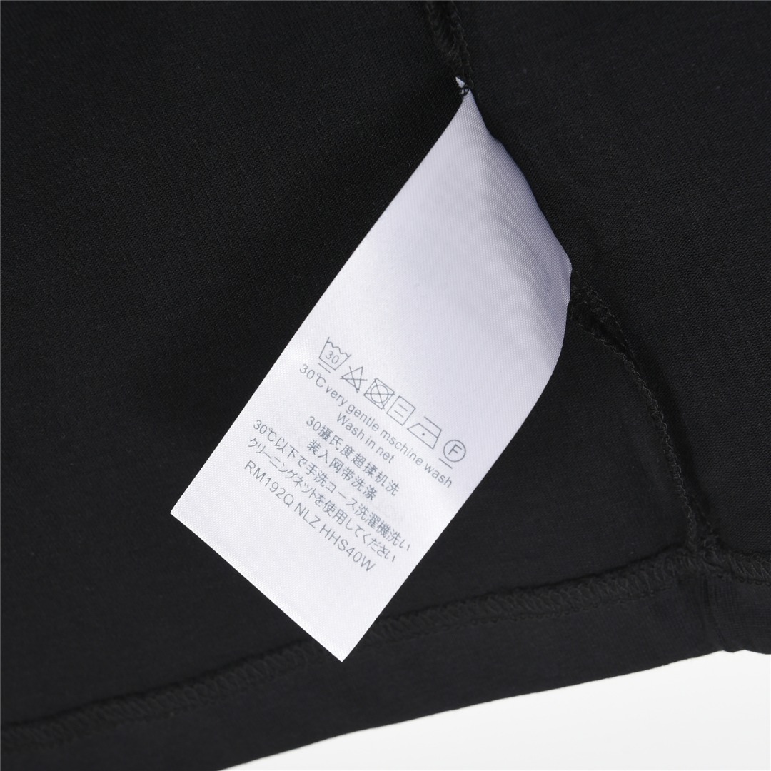 Louis Vuitton/路易威登 25ss 链条飞行字母标识印章短袖T恤黑色 白色-Chinese UA Cheap High Quatity Brand Clothes Bags handbags Sneakers wholesale wholesaler seller from China Factory suppliers Fashion Clothing Shoes best Quality Beautiful Price Louis Vuitton/路易威登 25ss 链条飞行字母标识印章短袖T恤黑色 白色