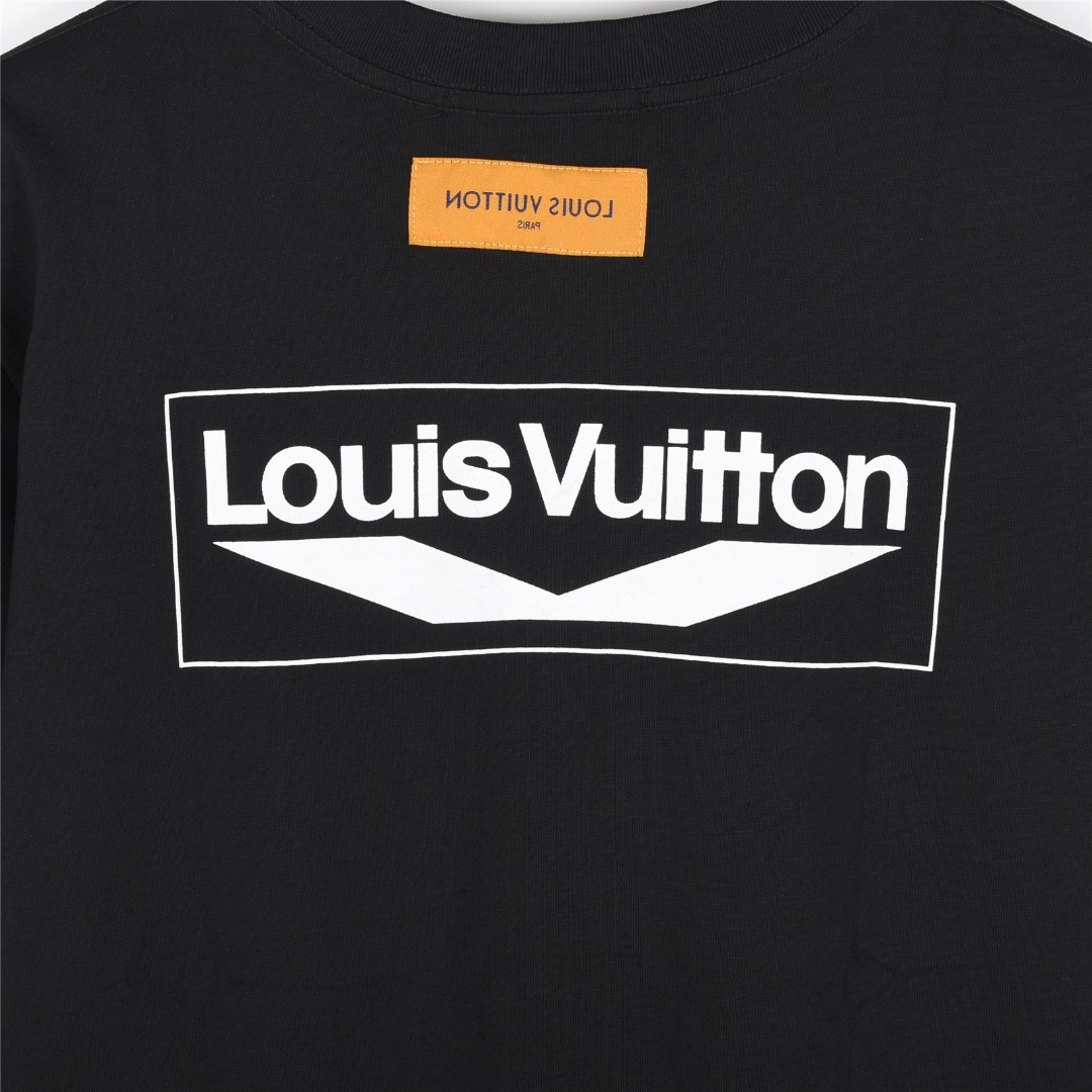 Louis Vuitton/路易威登 特色前后印花字母设计短袖T恤 黑色-Chinese UA Cheap High Quatity Brand Clothes Bags handbags Sneakers wholesale wholesaler seller from China Factory suppliers Fashion Clothing Shoes best Quality Beautiful Price Louis Vuitton/路易威登 特色前后印花字母设计短袖T恤 黑色